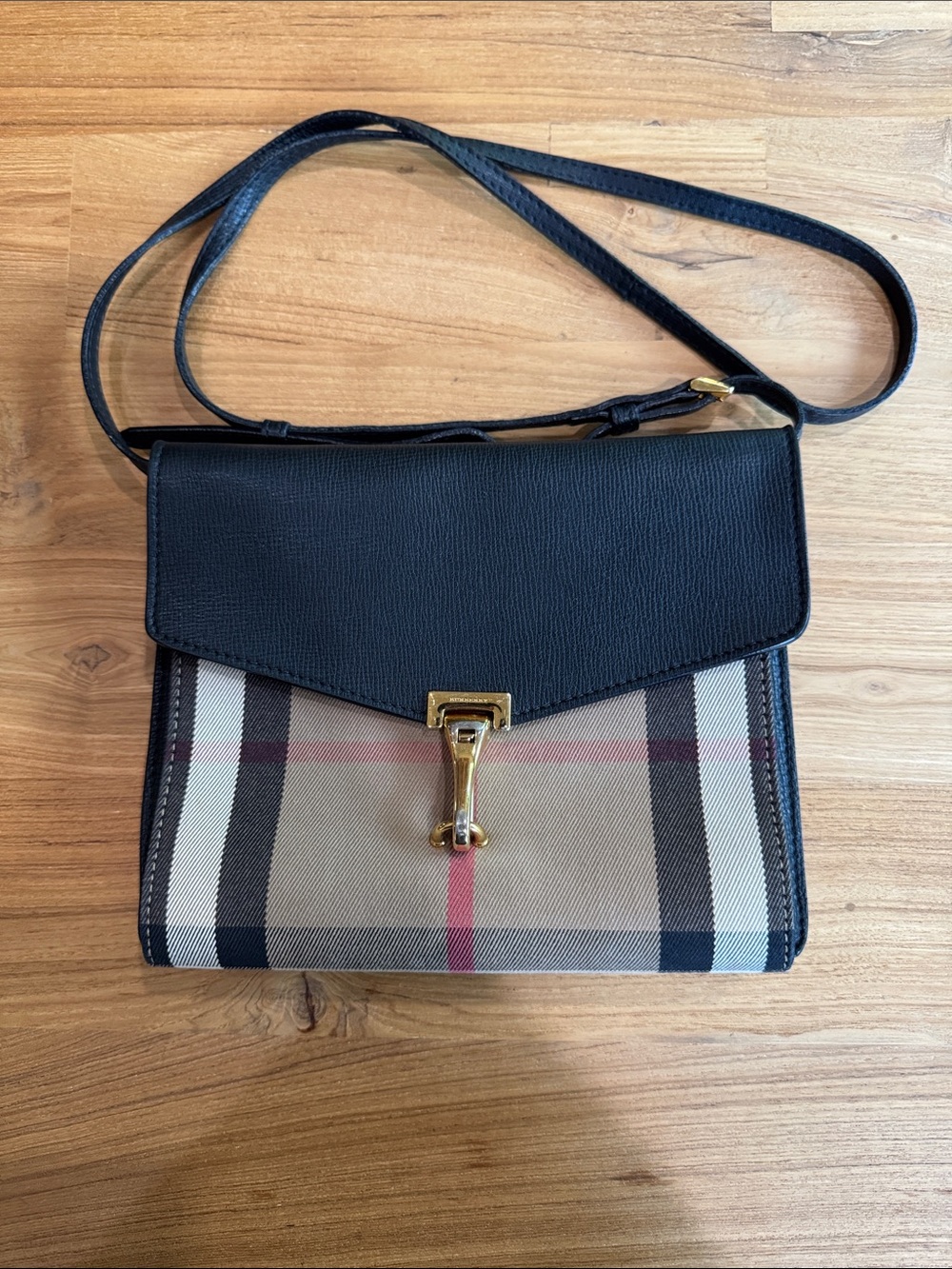 BURBERRY
Macken Small Canvas Crossbody Bag Black